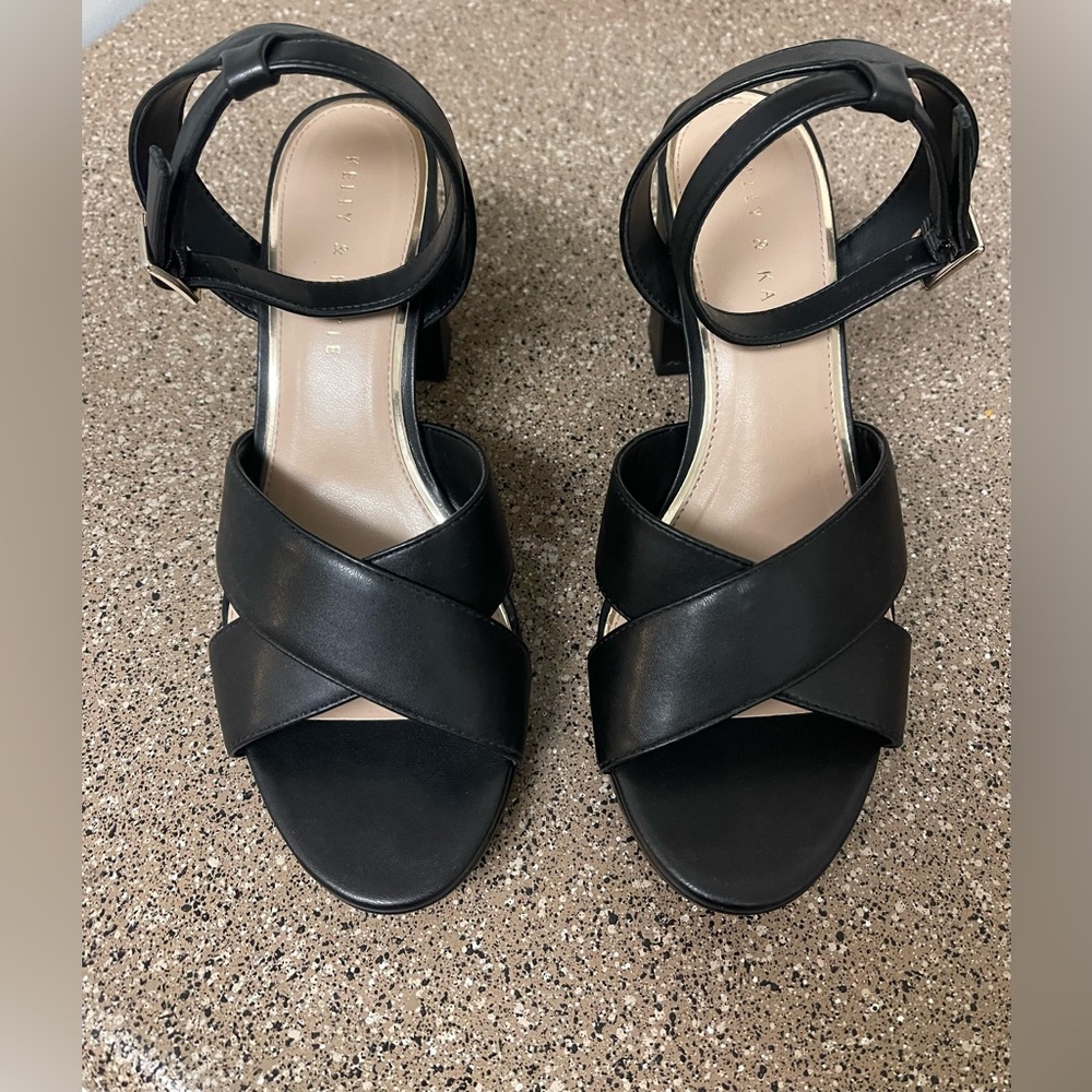 Kelly & Katie Hanniah Platform Sandal - Picture 2 of 13